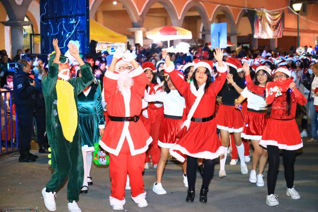 Un éxito el tradicional desfile navideño y el encendido del árbol de los sueños providencia 2023 en Chiautempan